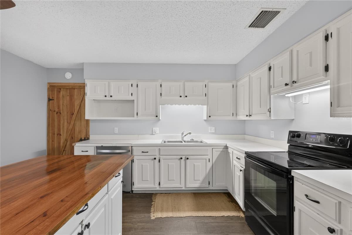 555 WINOGENE AVE — photo 10 of 34