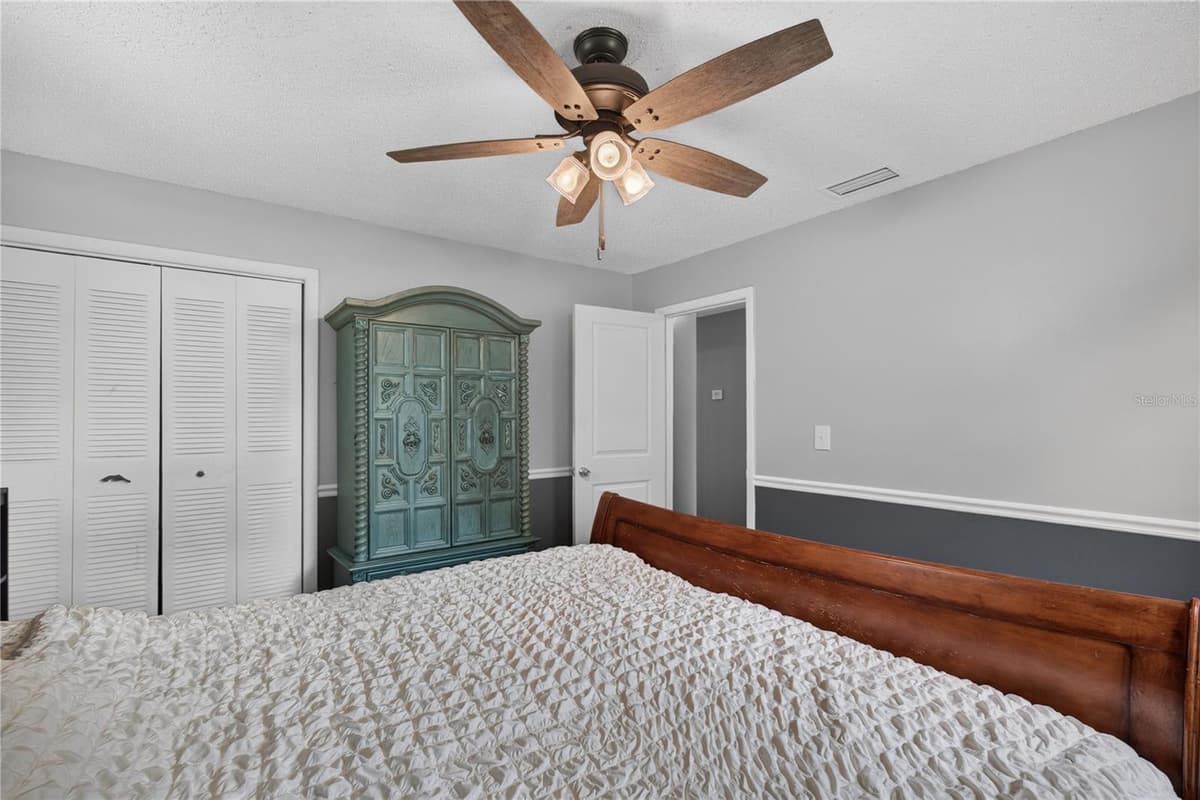 555 WINOGENE AVE — photo 16 of 34