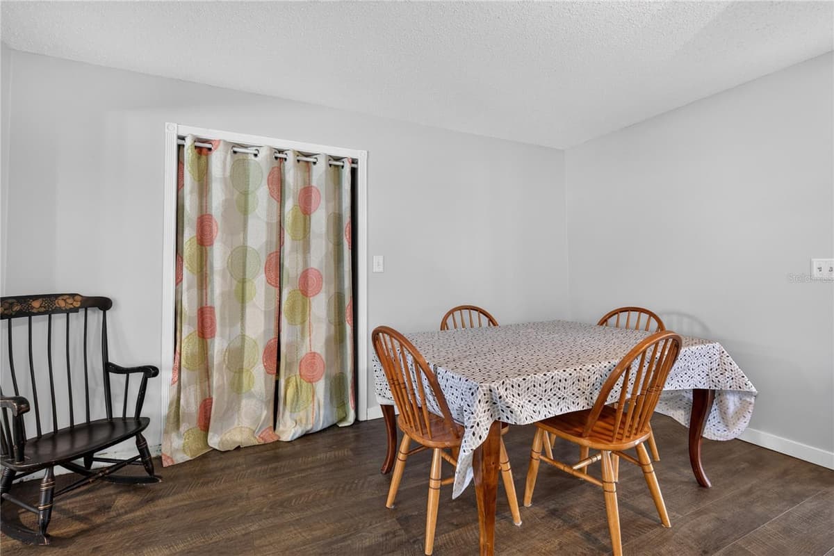 555 WINOGENE AVE — photo 7 of 34
