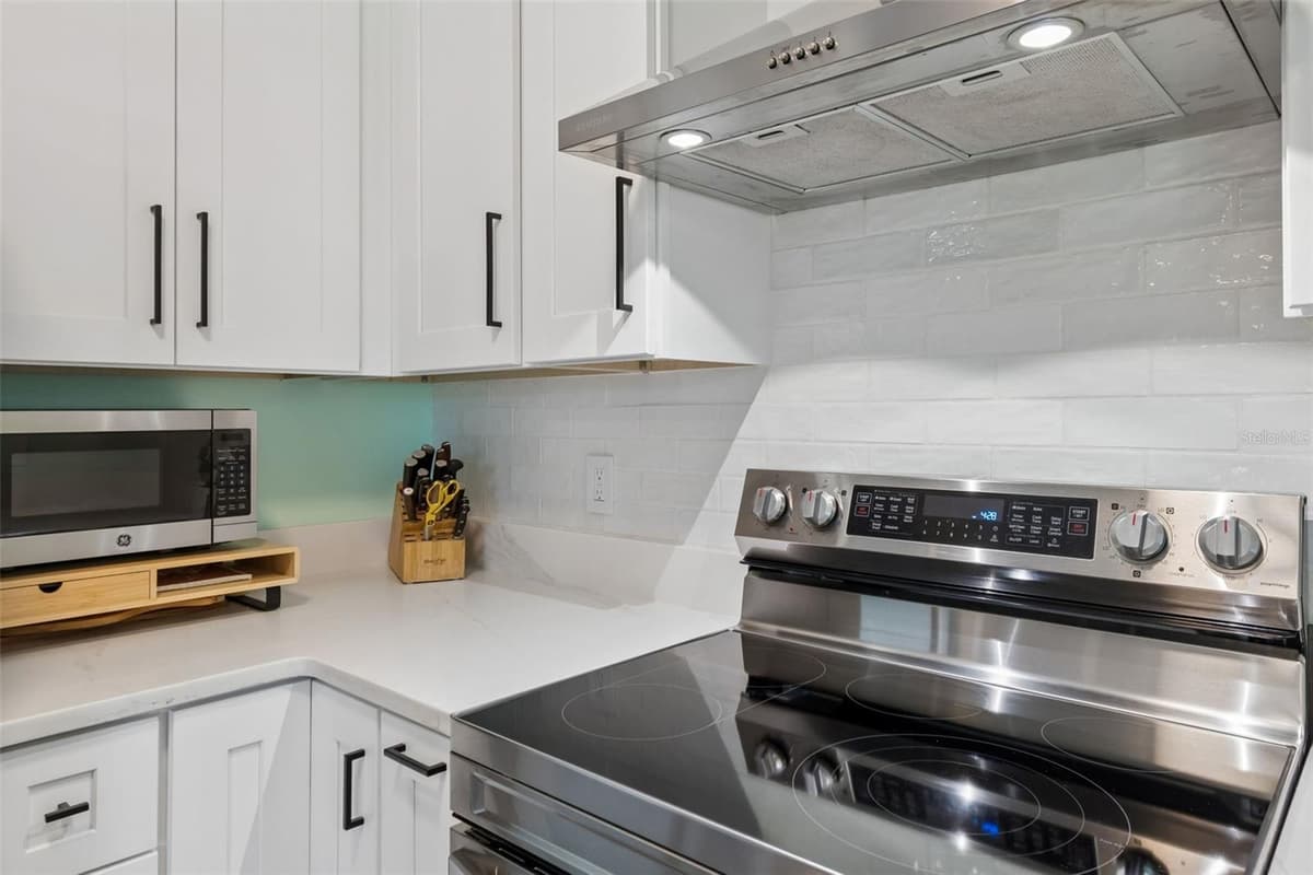 4185 WHITING DRIVE — photo 15 of 44