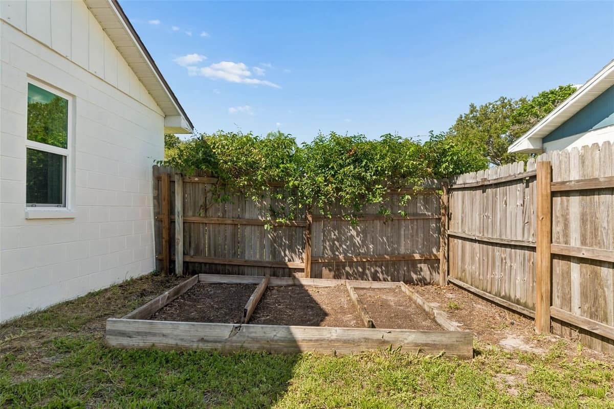 4185 WHITING DRIVE — photo 38 of 44