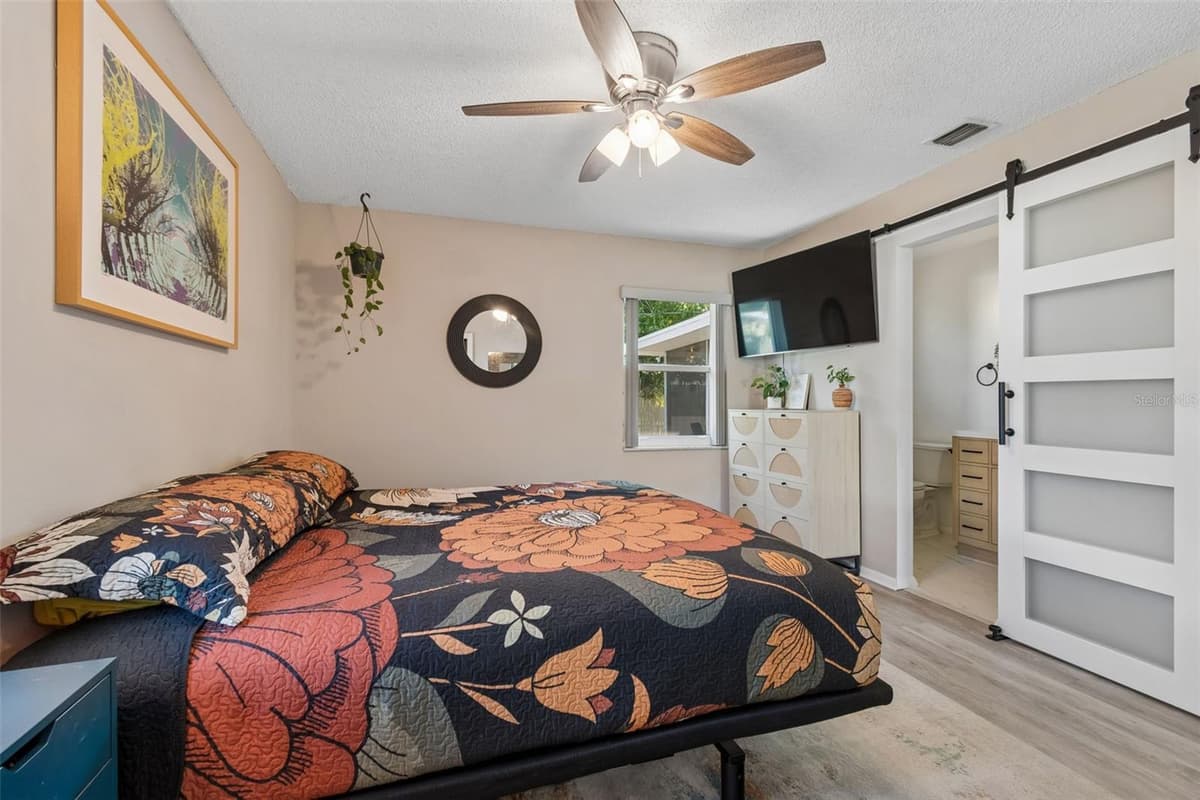 4185 WHITING DRIVE — photo 17 of 44