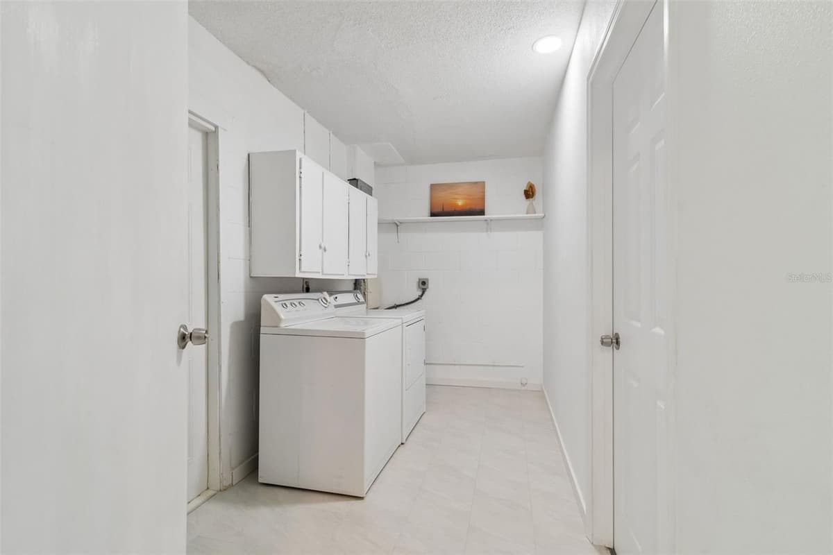 4185 WHITING DRIVE — photo 28 of 44