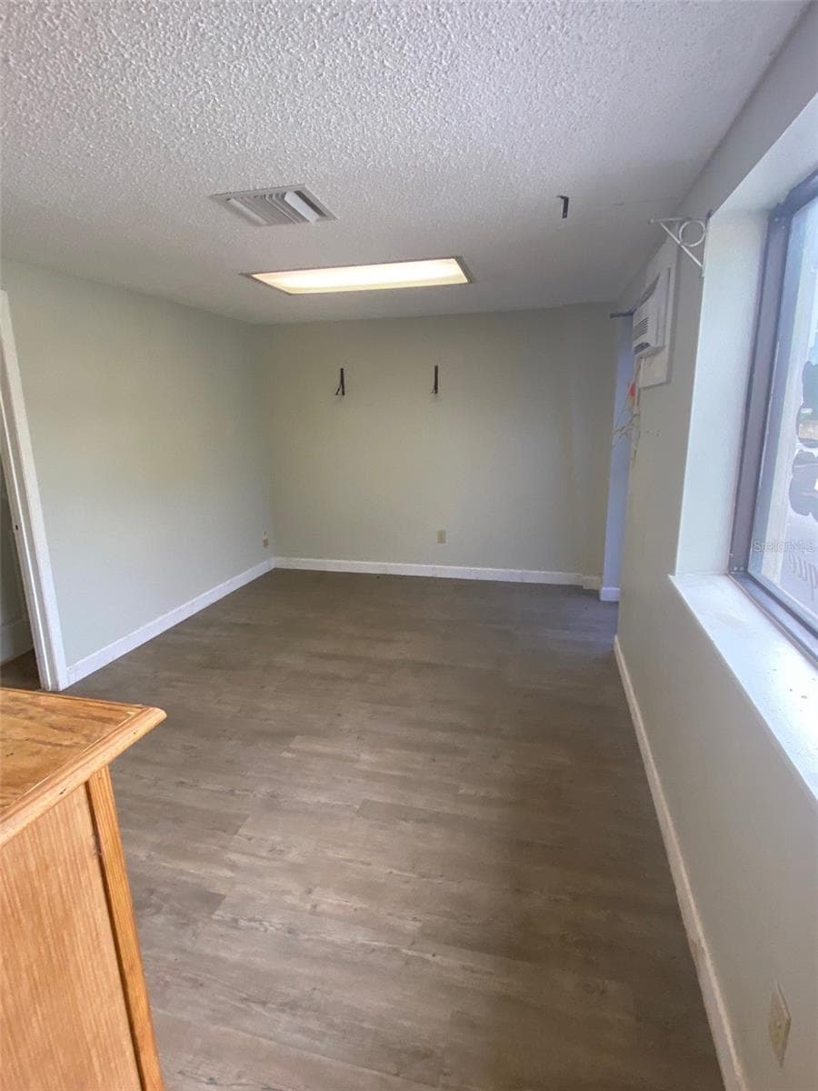 3105 KURT STREET — photo 4 of 10