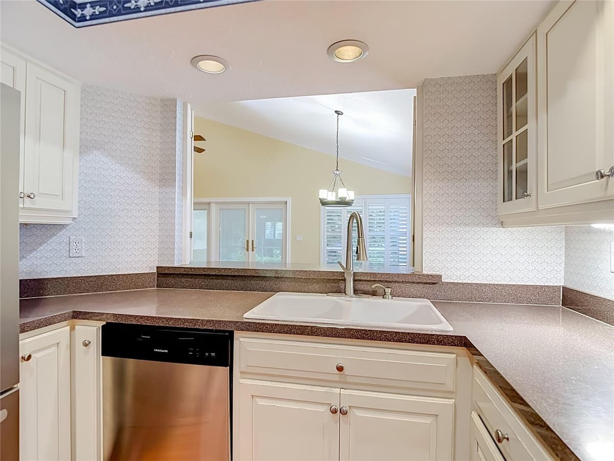 15886 SANCTUARY DRIVE — photo 15 of 64