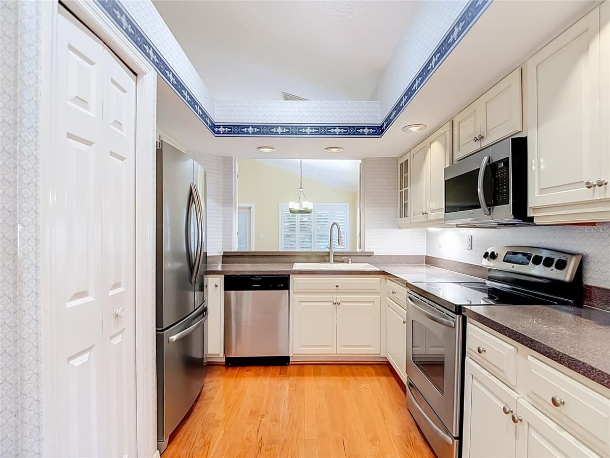 15886 SANCTUARY DRIVE — photo 13 of 64