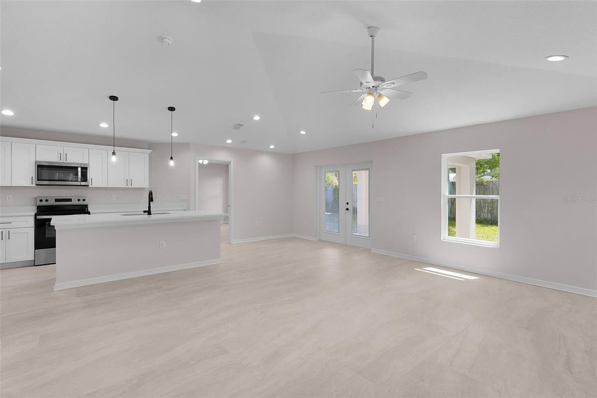 740 POWELL STREET — photo 24 of 51