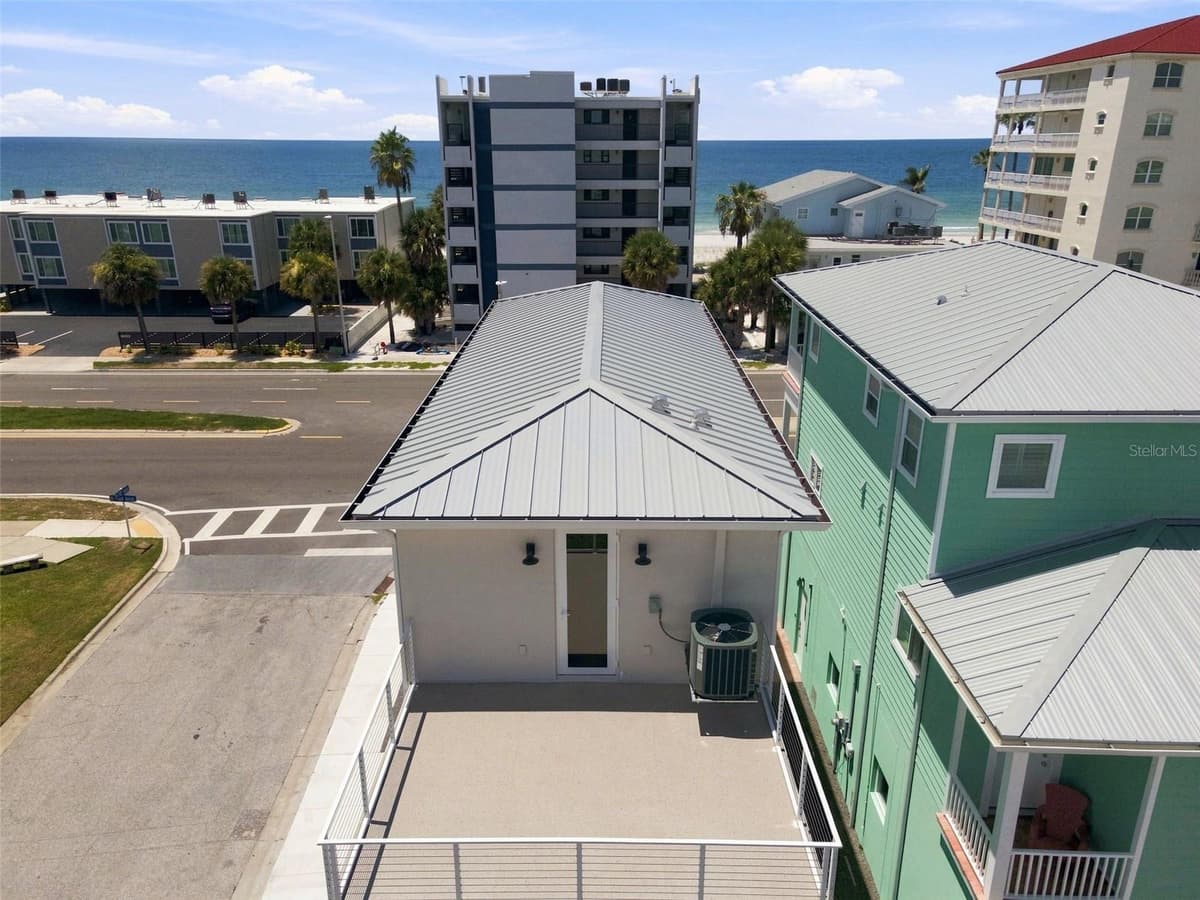 19101 GULF BOULEVARD — photo 65 of 83