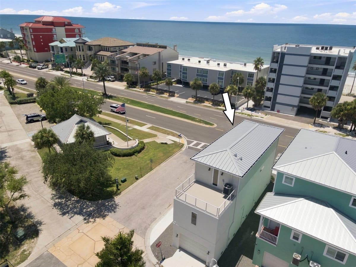 19101 GULF BOULEVARD — photo 74 of 83