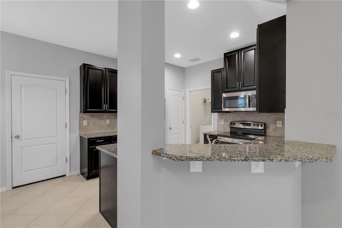 5166 BAY ISLE CIRCLE — photo 16 of 67
