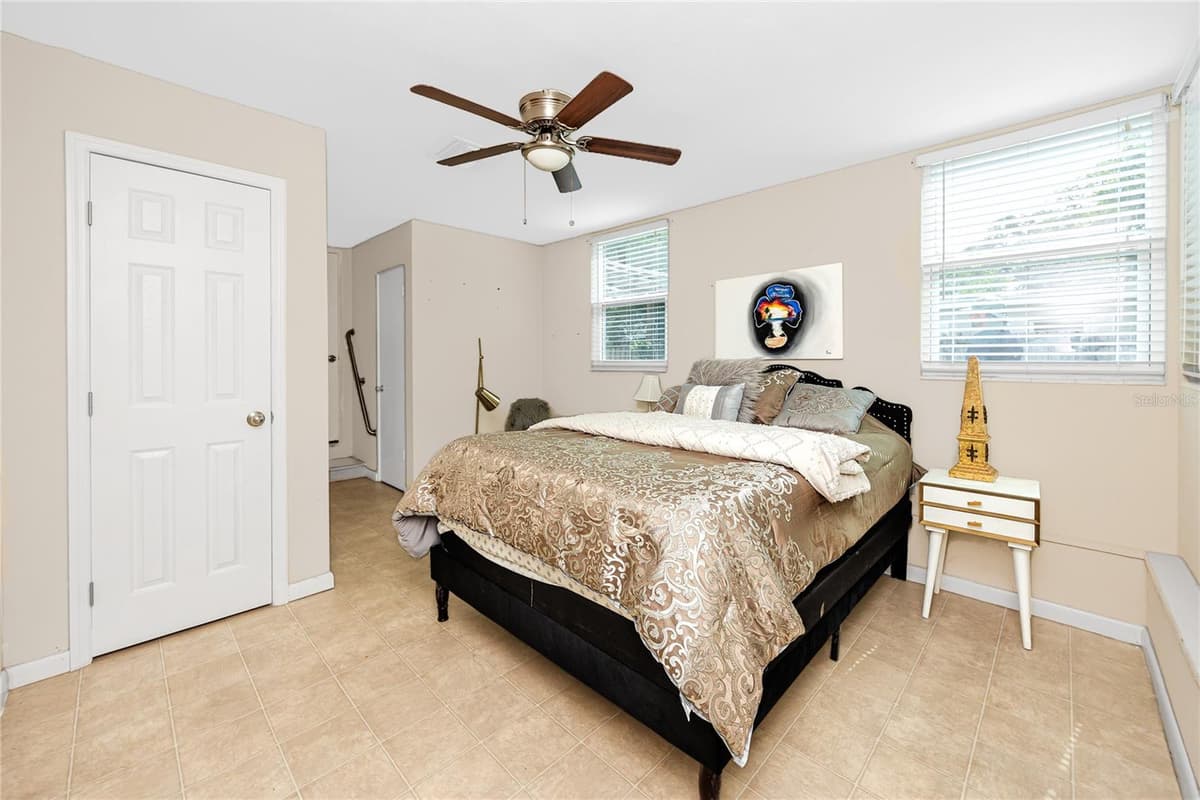 6210 4TH AVENUE — photo 18 of 44