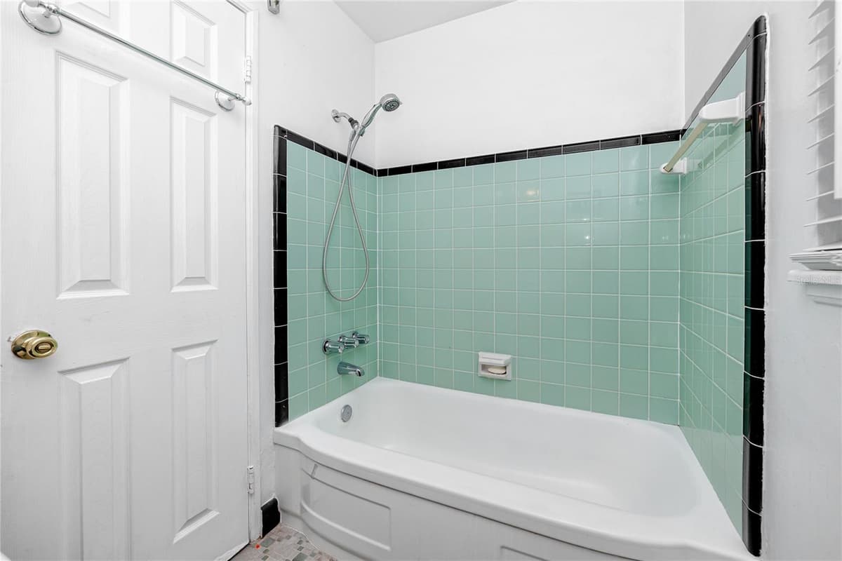 6210 4TH AVENUE — photo 25 of 44