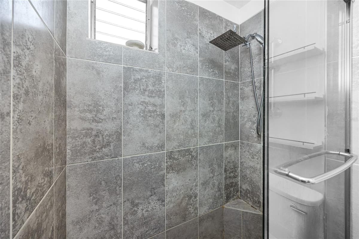 6210 4TH AVENUE — photo 21 of 44