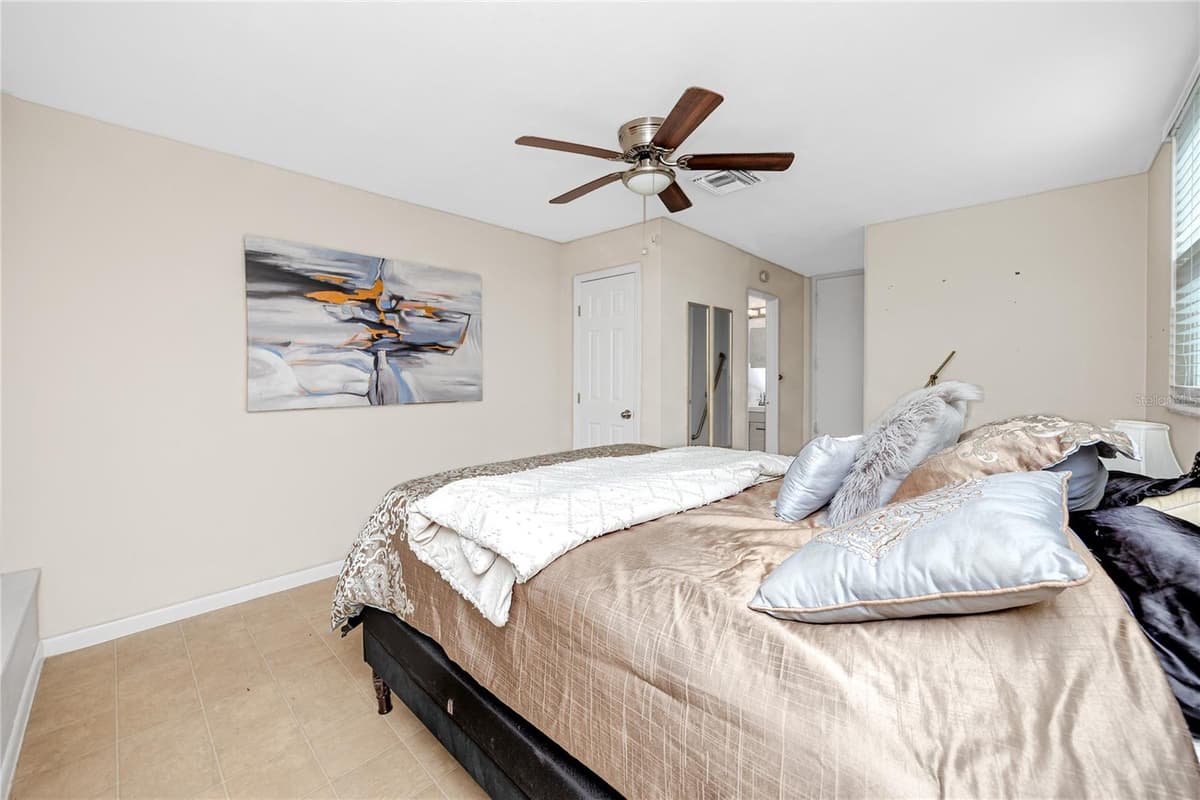 6210 4TH AVENUE — photo 16 of 44