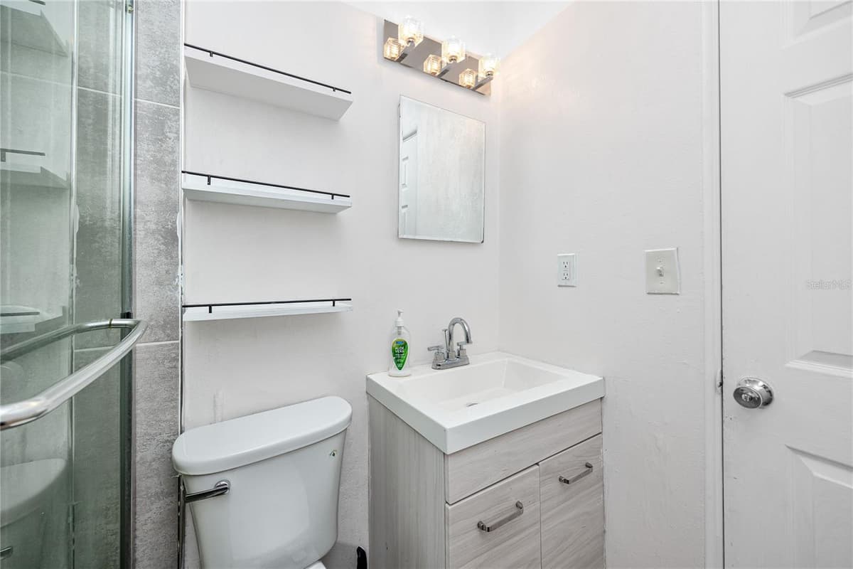 6210 4TH AVENUE — photo 20 of 44
