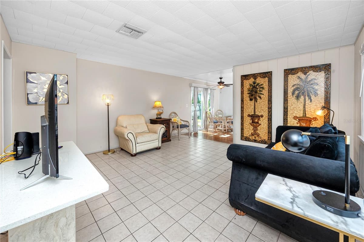 6210 4TH AVENUE — photo 7 of 44