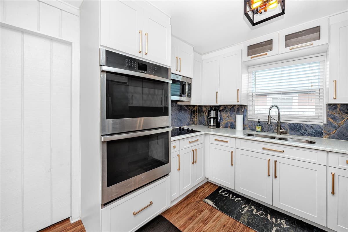 6210 4TH AVENUE — photo 13 of 44