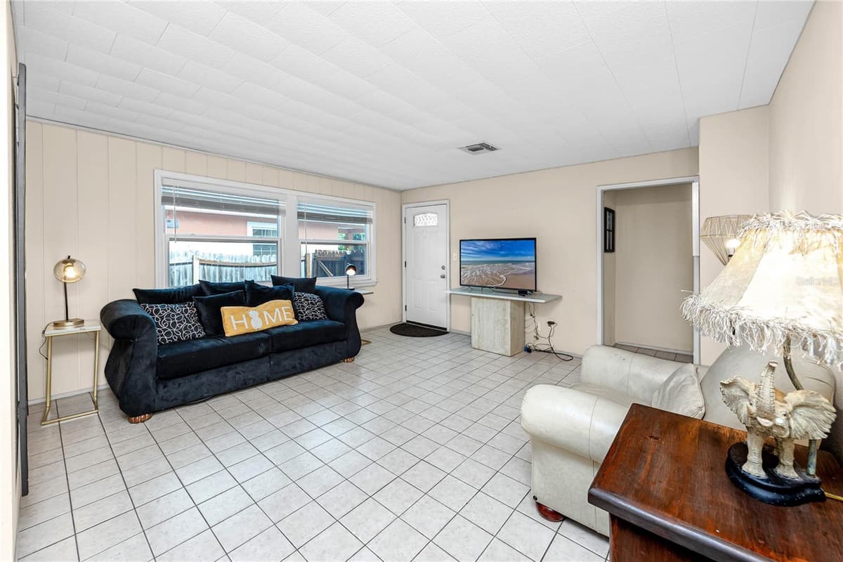 6210 4TH AVENUE — photo 8 of 44