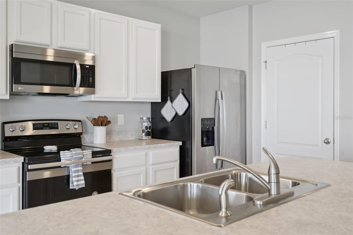 1869 SUNSET RIDGE DRIVE — photo 16 of 36