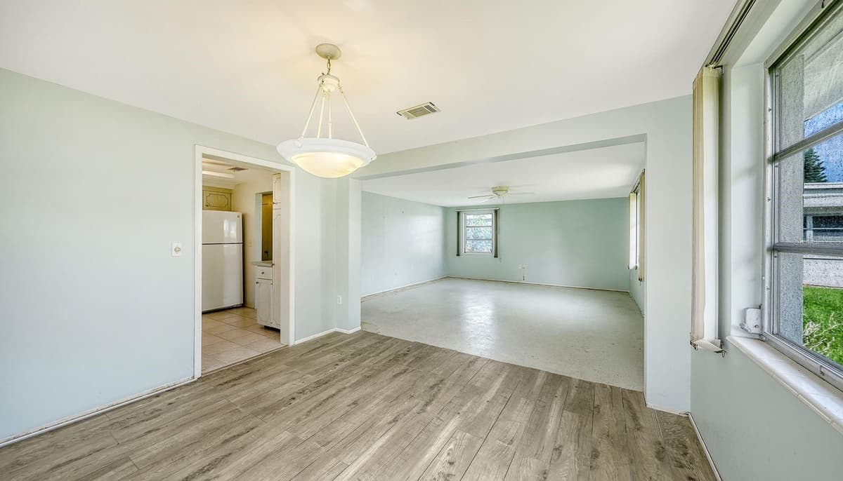 1523 LAKESIDE DRIVE — photo 7 of 44