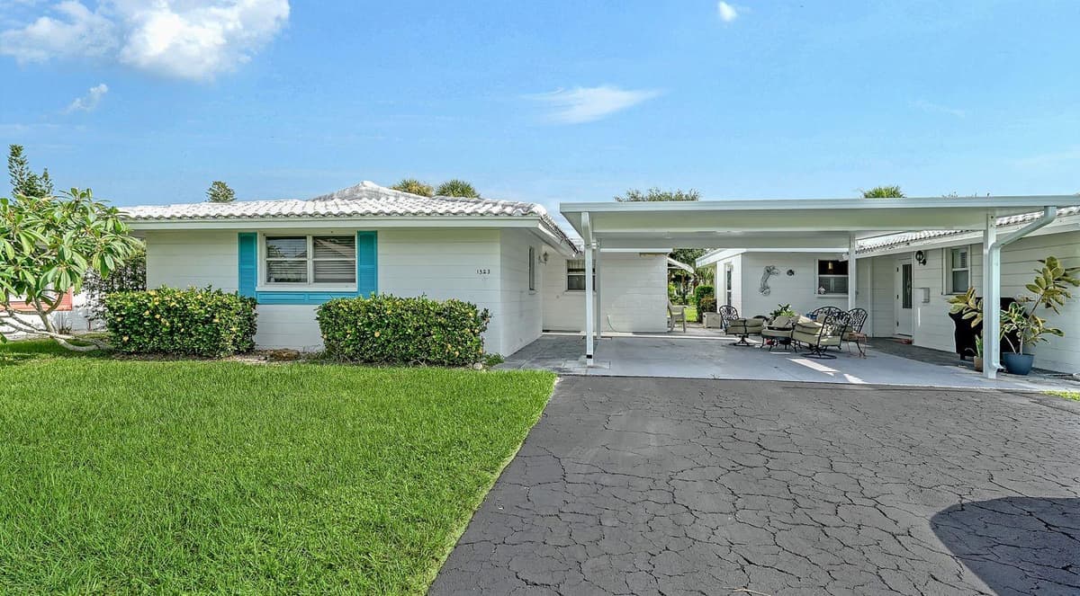 1523 LAKESIDE DRIVE — photo 4 of 44