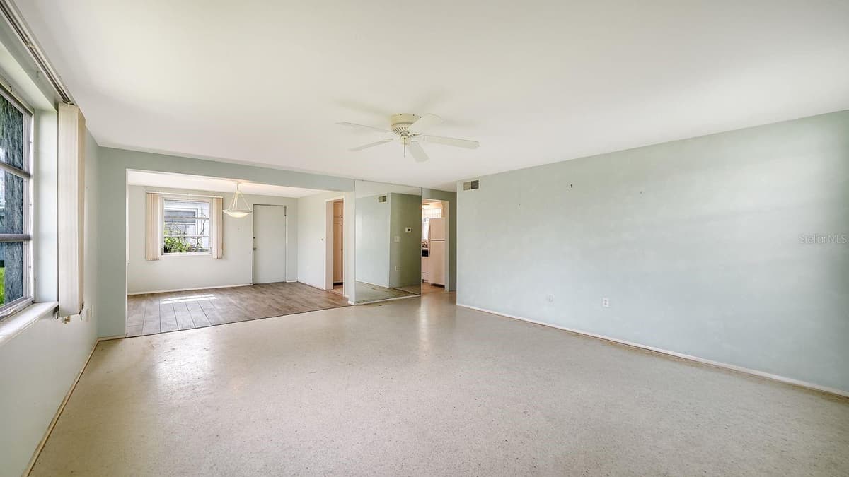 1523 LAKESIDE DRIVE — photo 9 of 44