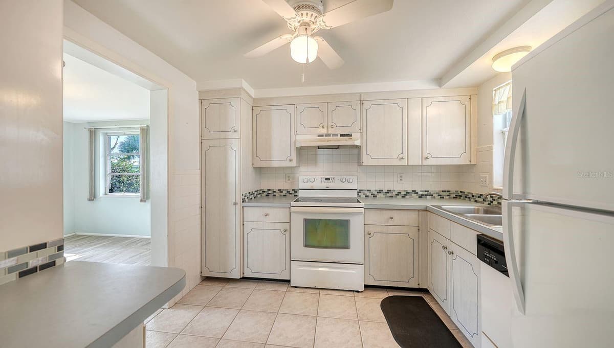 1523 LAKESIDE DRIVE — photo 14 of 44