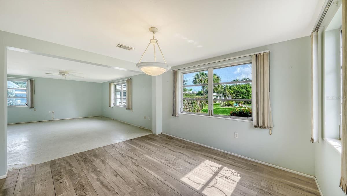 1523 LAKESIDE DRIVE — photo 6 of 44