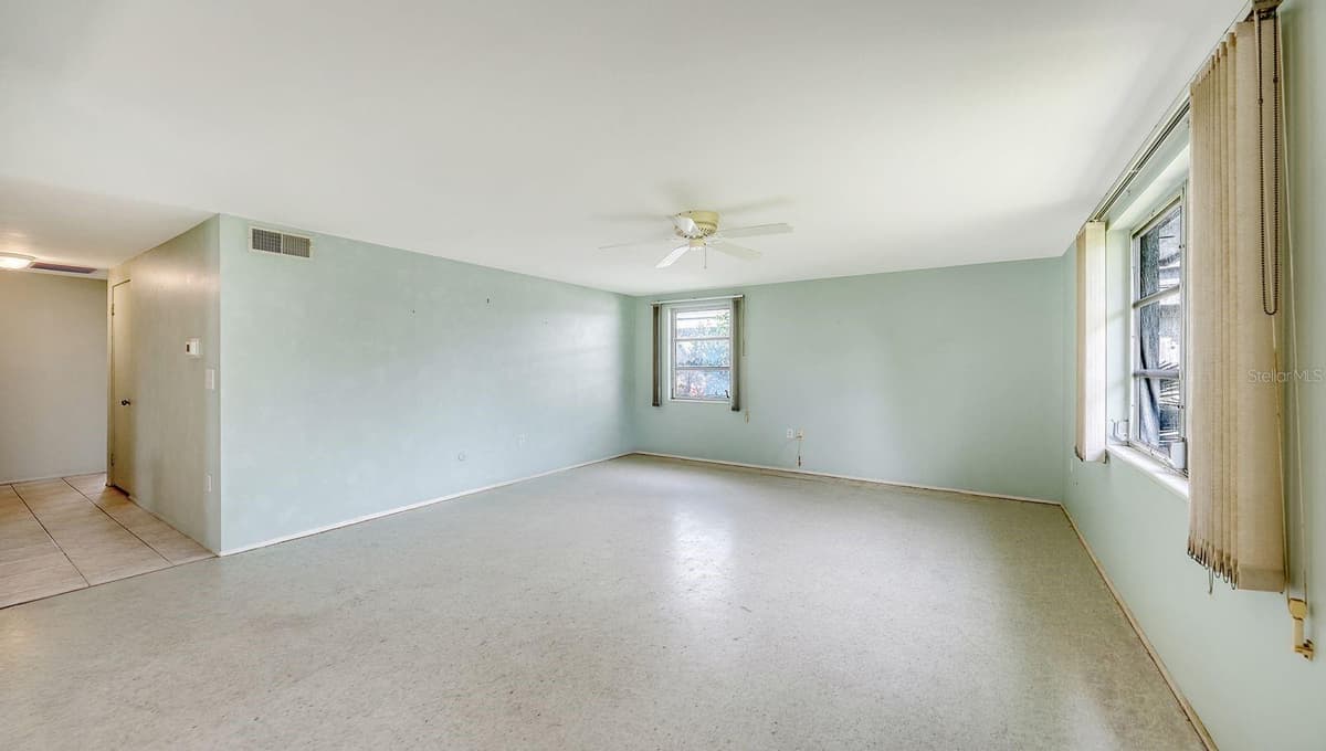 1523 LAKESIDE DRIVE — photo 8 of 44