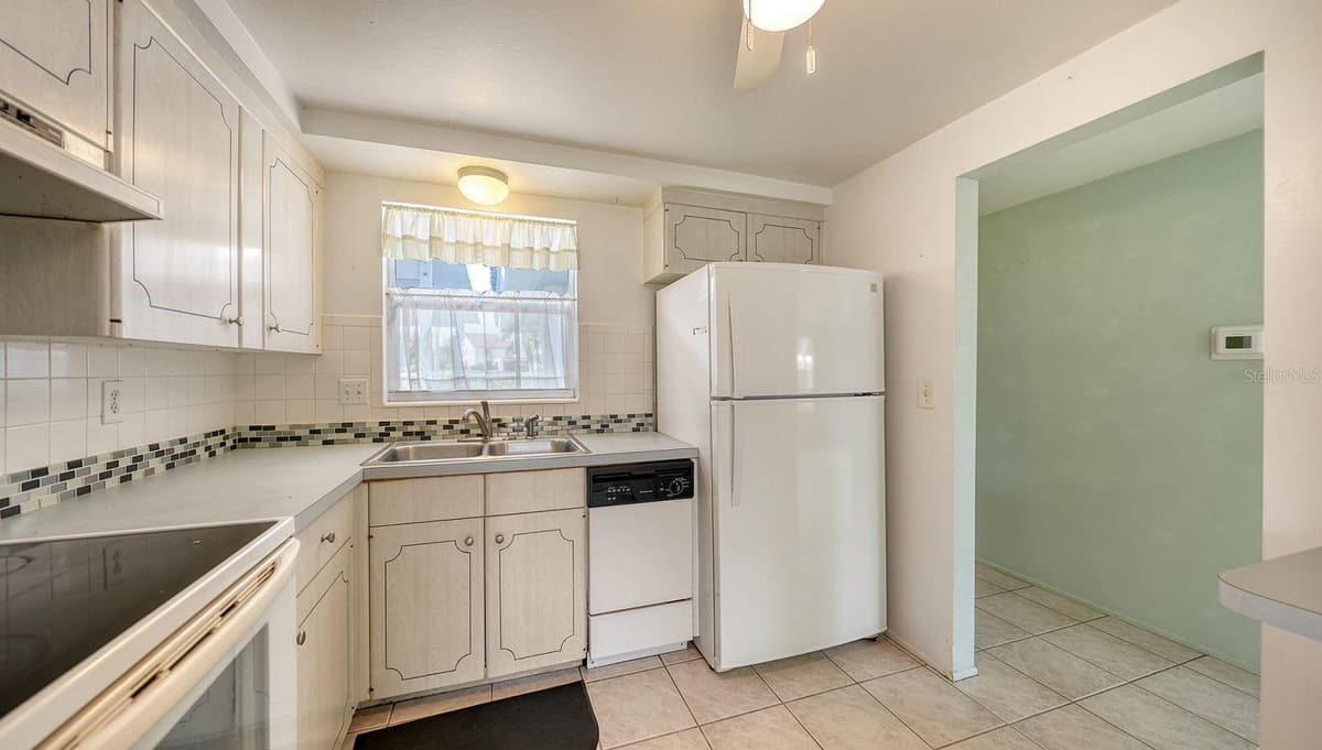 1523 LAKESIDE DRIVE — photo 16 of 44