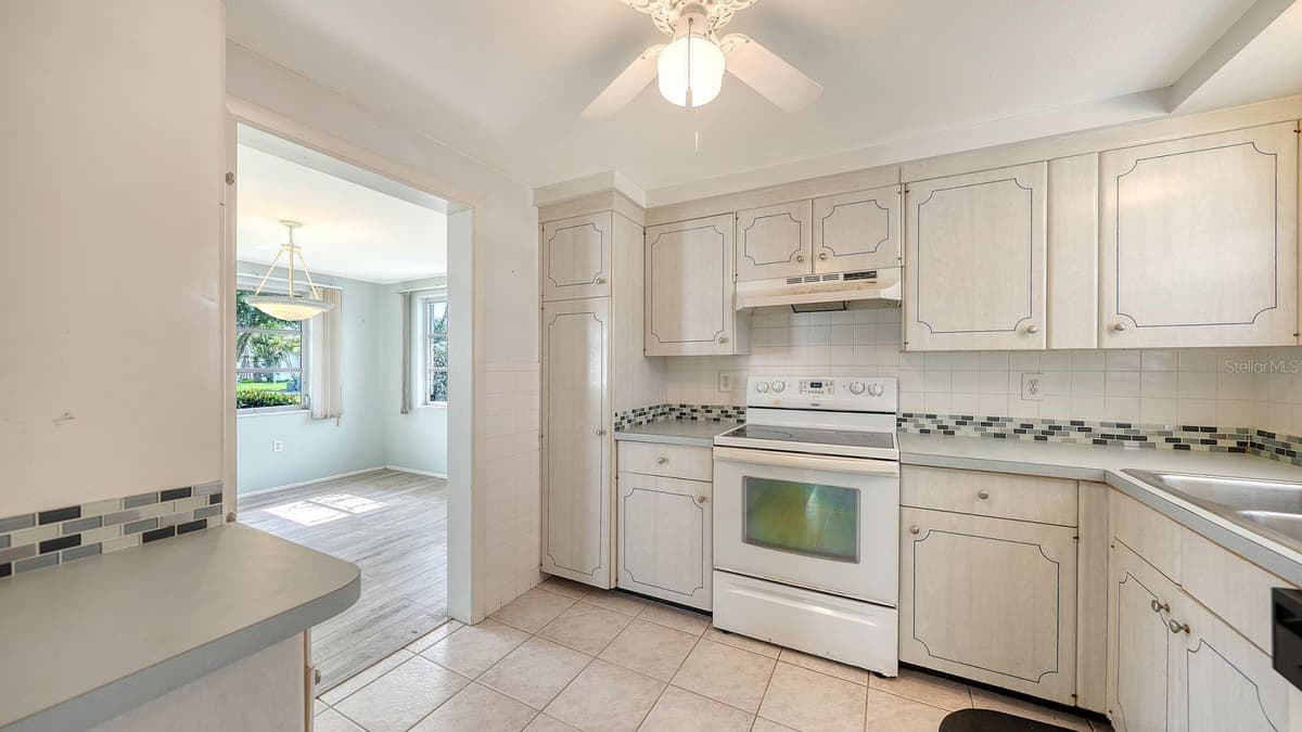 1523 LAKESIDE DRIVE — photo 13 of 44