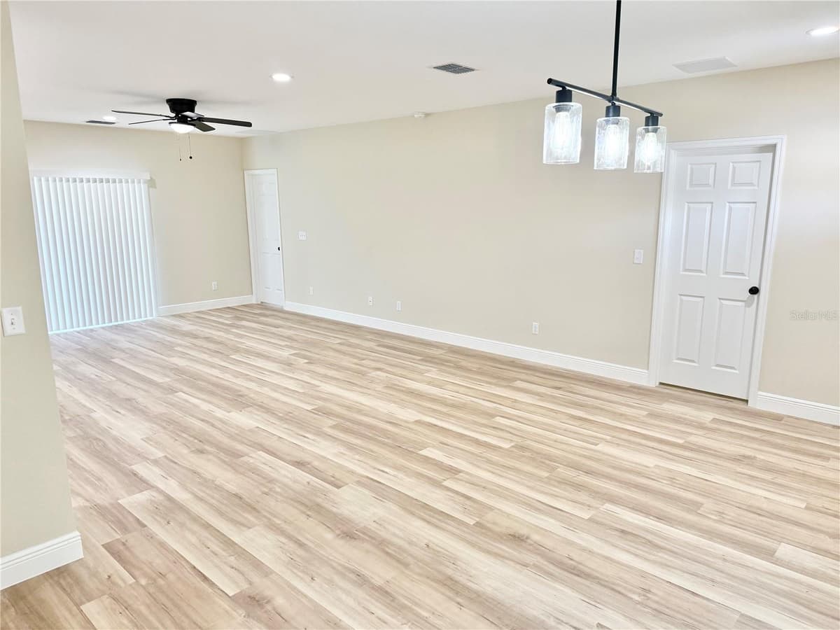 17229 42ND TERRACE — photo 8 of 44