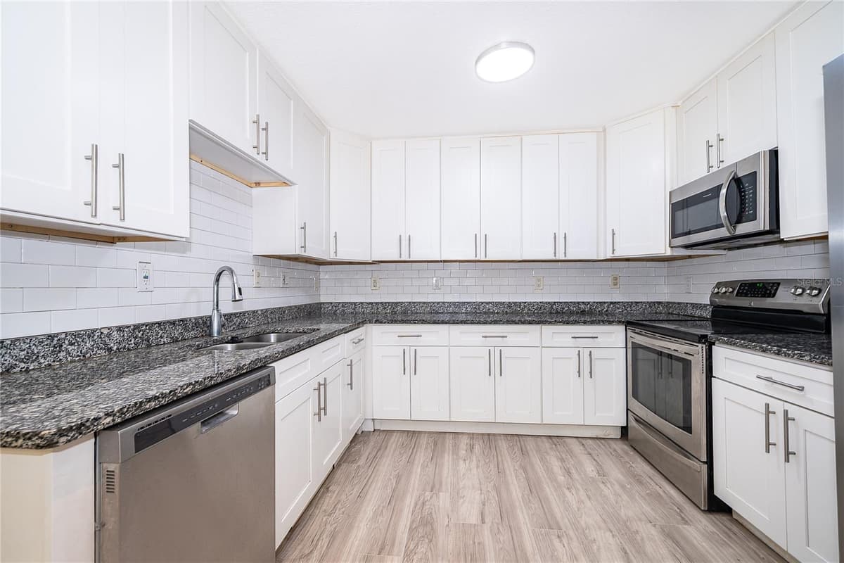 324 SEMINOLA BOULEVARD — photo 11 of 35