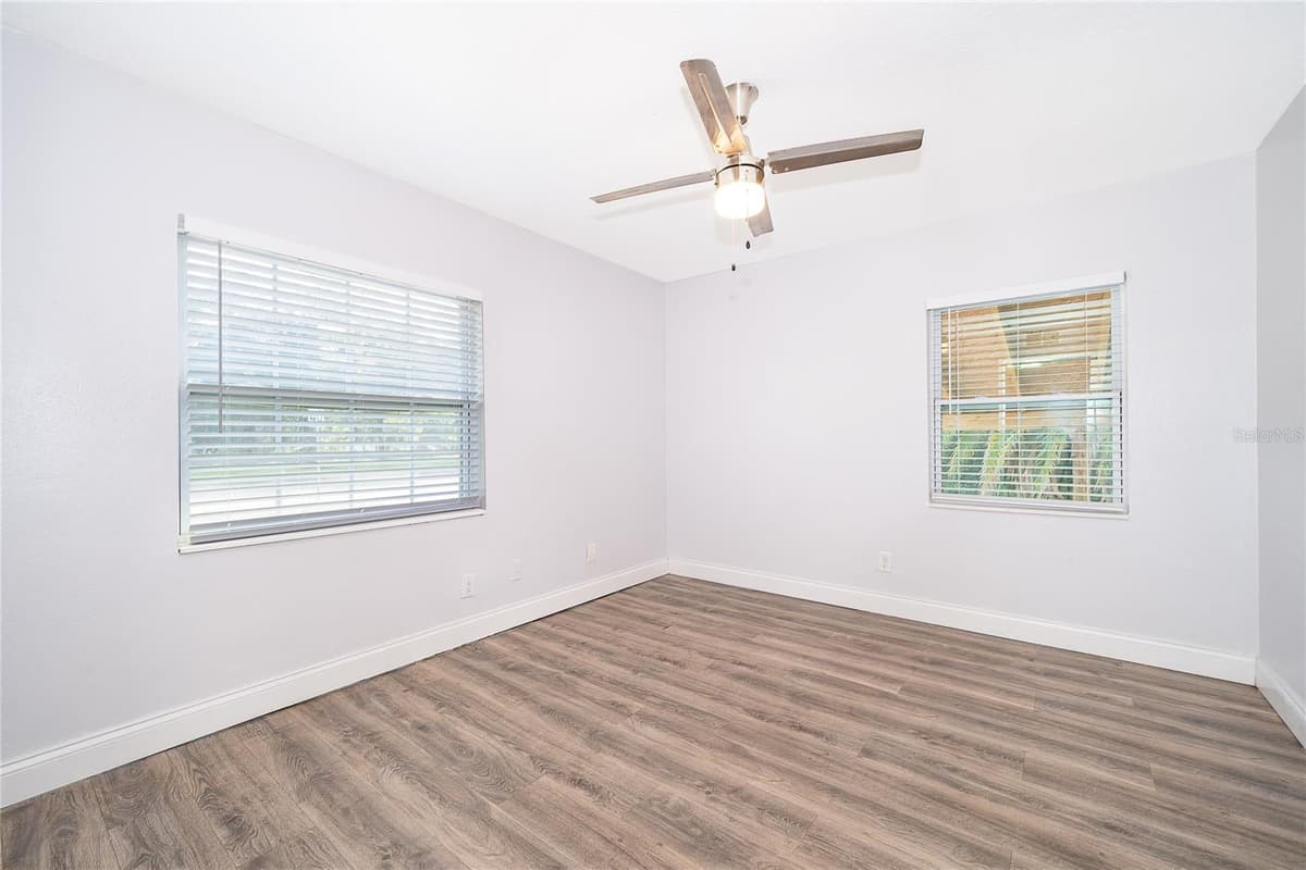 324 SEMINOLA BOULEVARD — photo 13 of 35