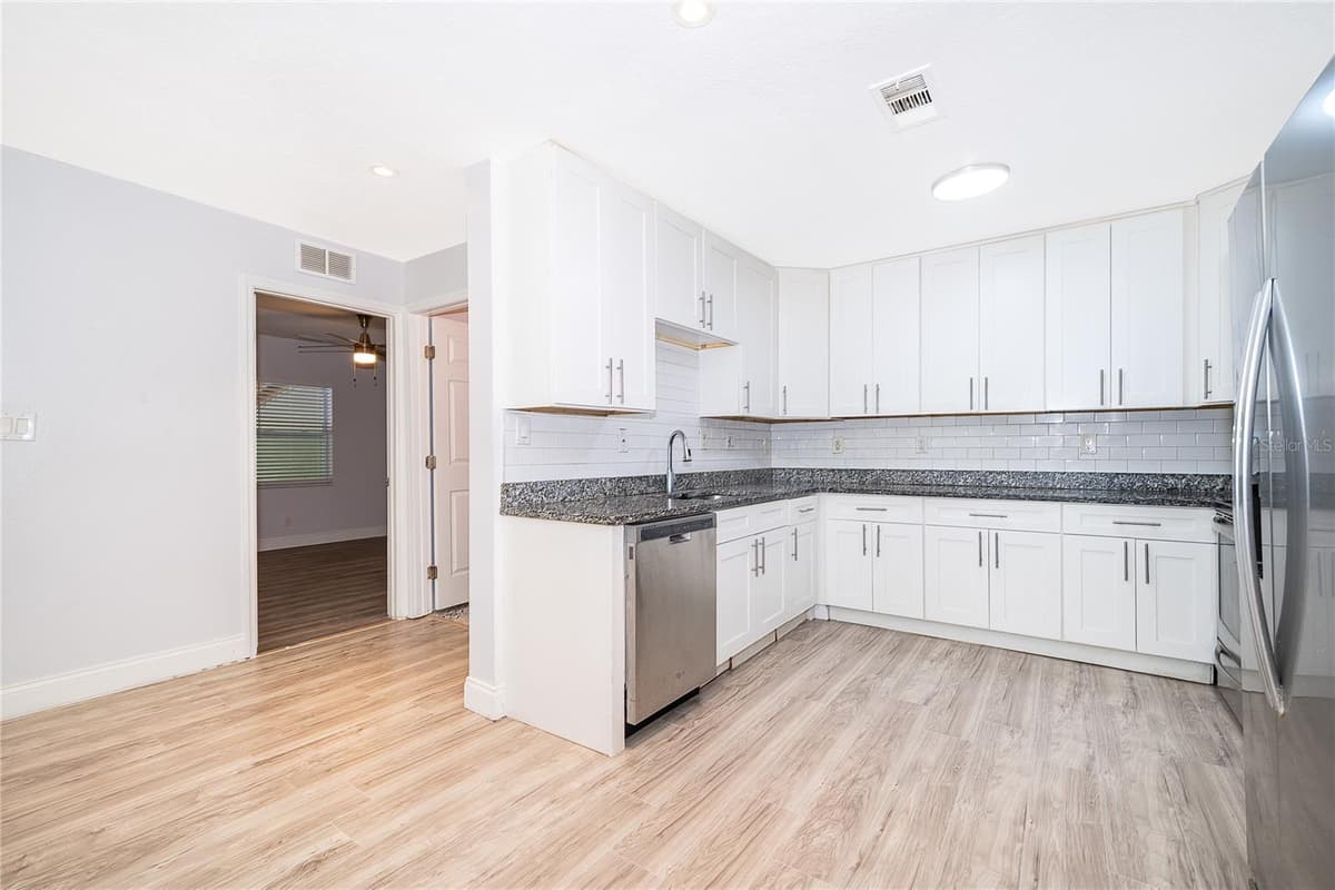 324 SEMINOLA BOULEVARD — photo 12 of 35