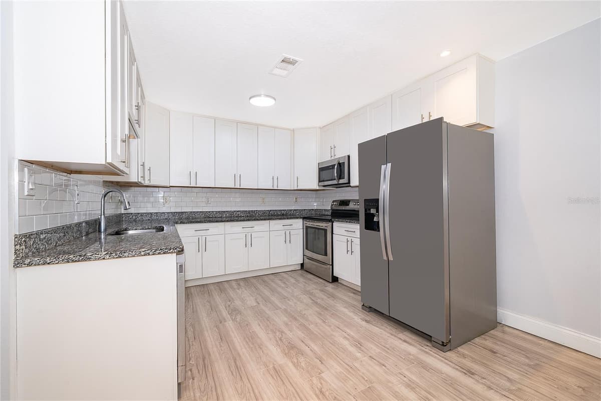 324 SEMINOLA BOULEVARD — photo 10 of 35