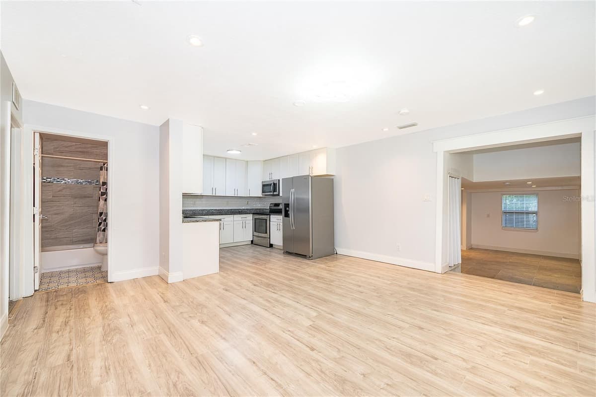 324 SEMINOLA BOULEVARD — photo 8 of 35