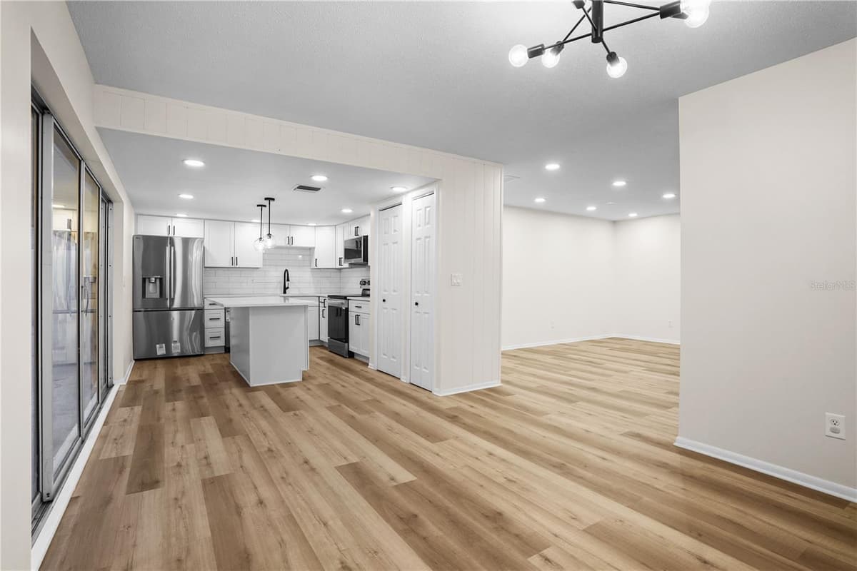 580 DEVONSHIRE BOULEVARD — photo 23 of 50