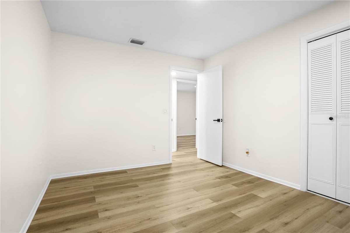 580 DEVONSHIRE BOULEVARD — photo 34 of 50