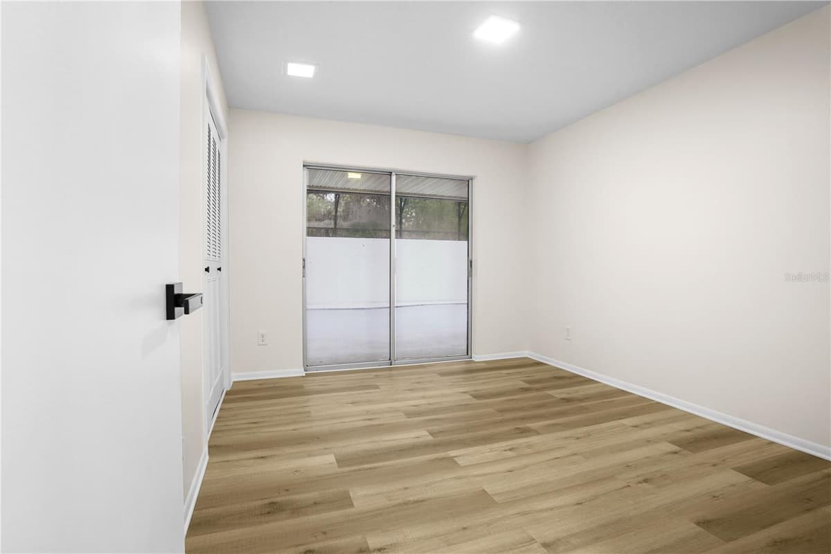 580 DEVONSHIRE BOULEVARD — photo 33 of 50