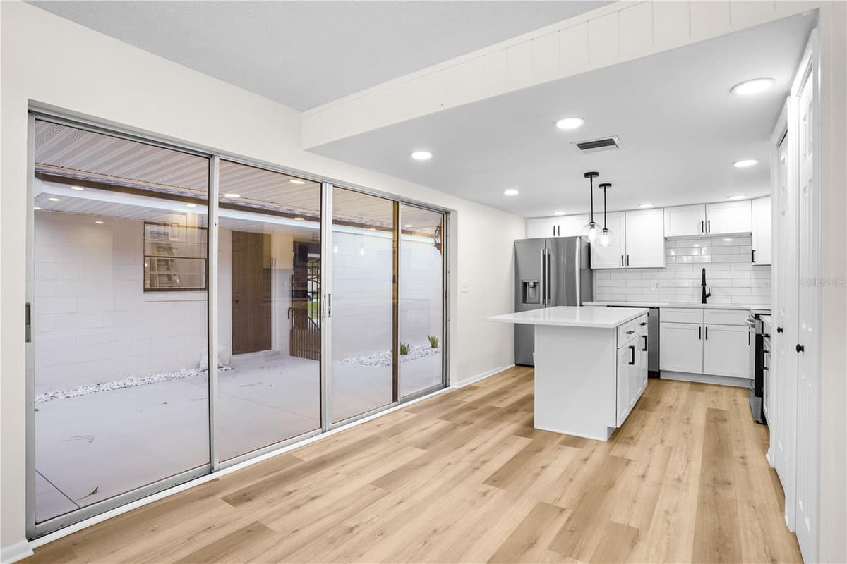 580 DEVONSHIRE BOULEVARD — photo 16 of 50