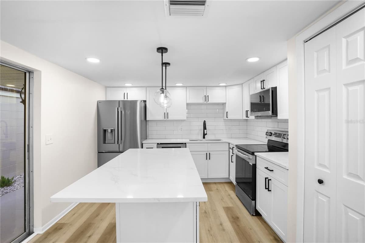 580 DEVONSHIRE BOULEVARD — photo 17 of 50