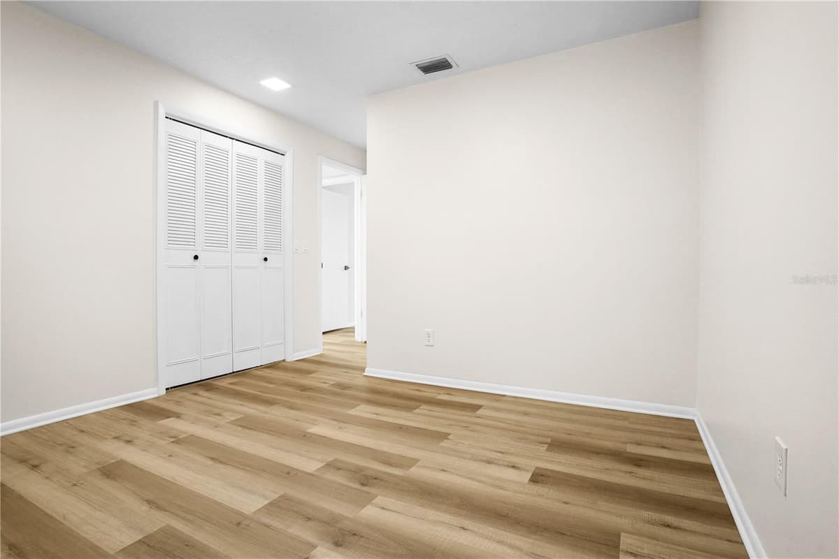 580 DEVONSHIRE BOULEVARD — photo 30 of 50