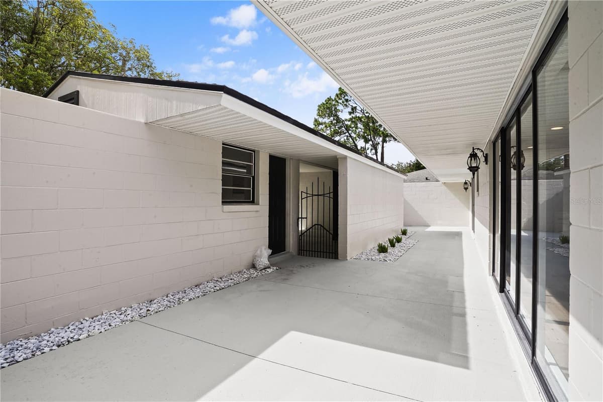 580 DEVONSHIRE BOULEVARD — photo 39 of 50