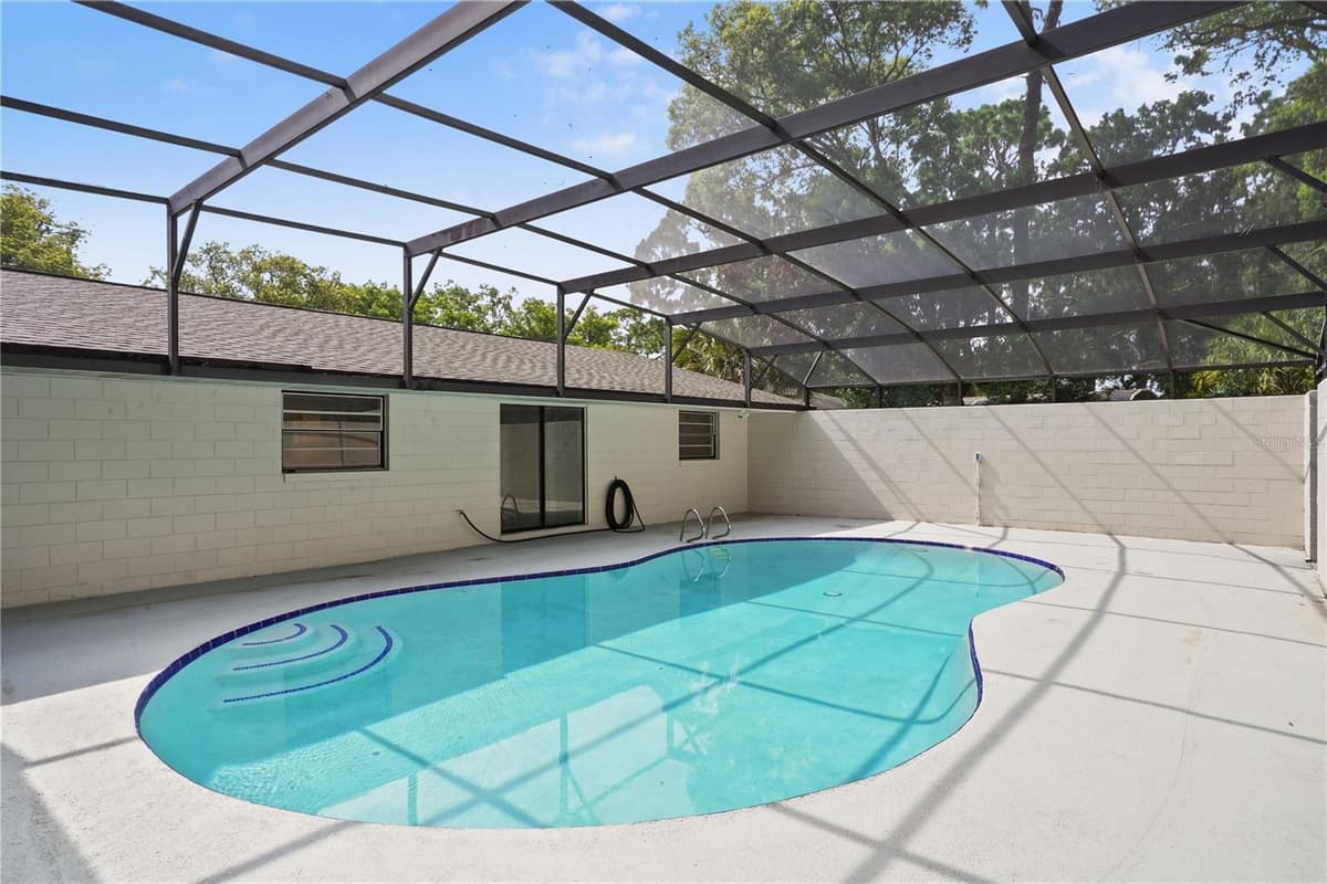 580 DEVONSHIRE BOULEVARD — photo 5 of 50