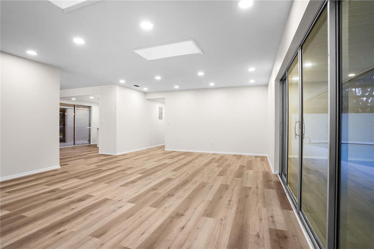580 DEVONSHIRE BOULEVARD — photo 15 of 50