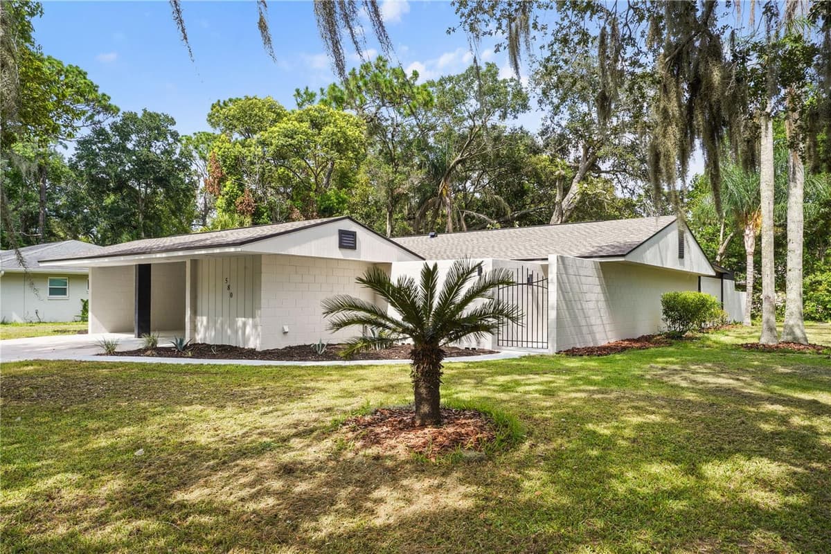 580 DEVONSHIRE BOULEVARD — photo 4 of 50