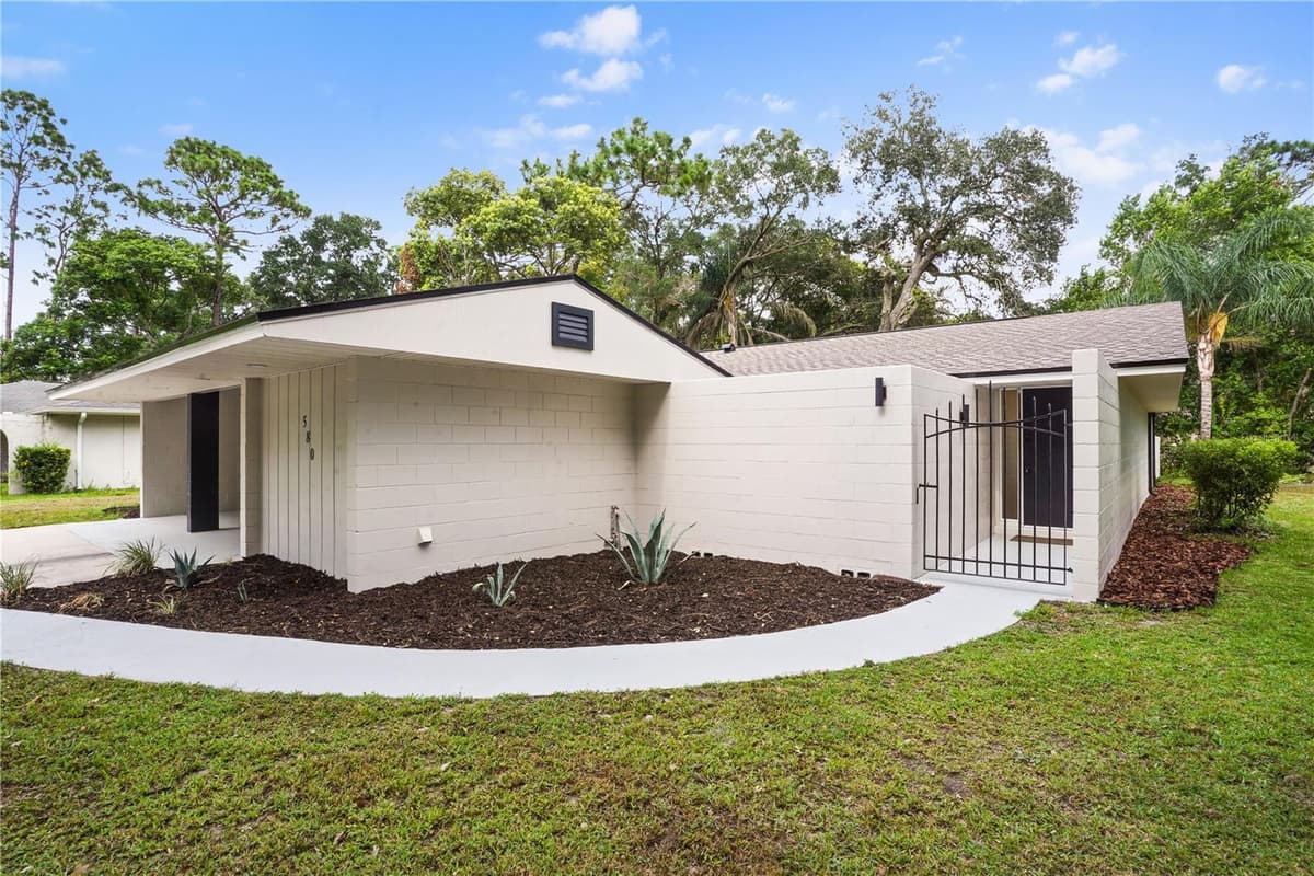 580 DEVONSHIRE BOULEVARD — photo 9 of 50