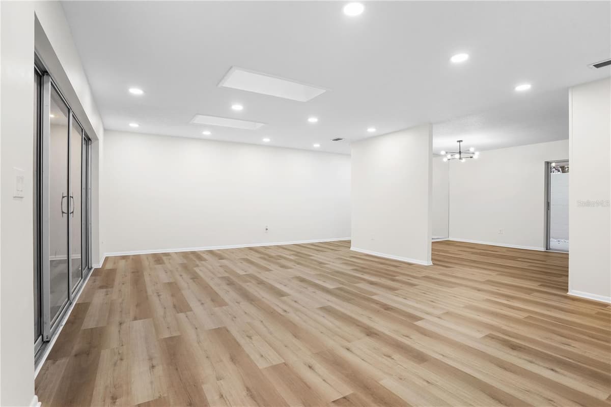 580 DEVONSHIRE BOULEVARD — photo 14 of 50