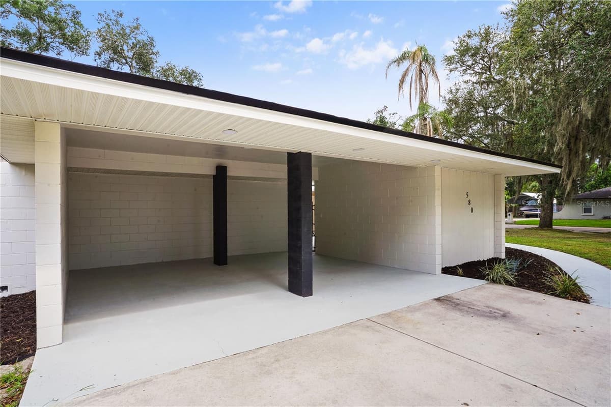 580 DEVONSHIRE BOULEVARD — photo 8 of 50